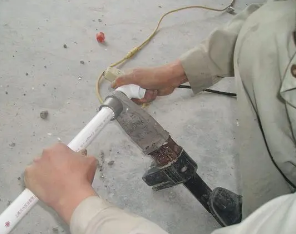 谢通门漏水维修电话